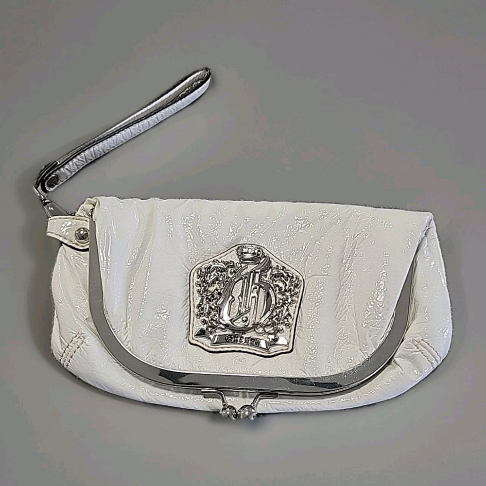 Guess by Marciano Y2K vintage White Magnetic Clutch Wristlet Queen Mini Purse